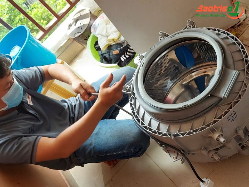 Cách vệ sinh máy giặt Aqua tại nhà đơn giản 