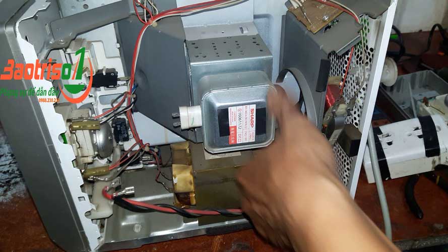 Quy trình sửa chữa lò vi sóng Electrolux tại Hà Nội chuyên nghiệp 