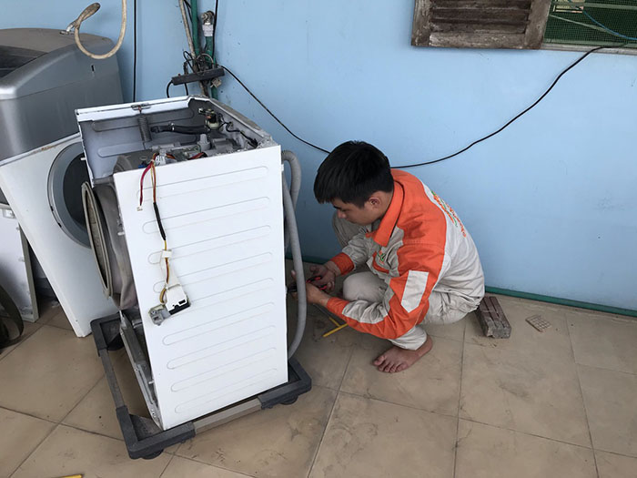 Vì sao nên chọn sửa máy giặt tại Long Biên