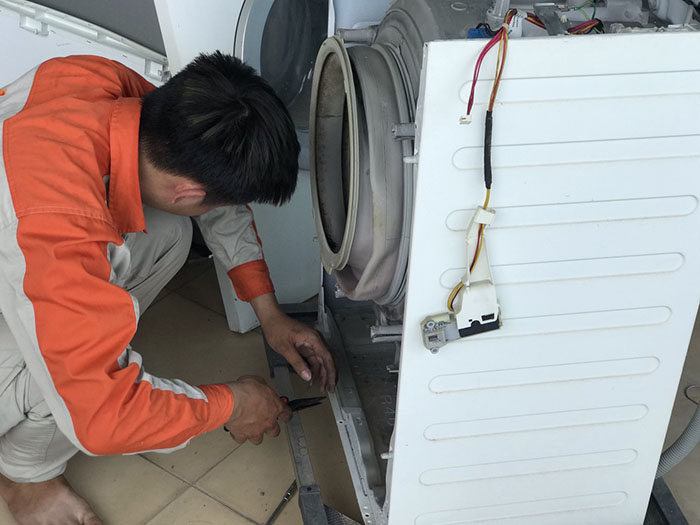 Baotriso1 sửa lỗi E90 của máy giặt Electrolux chuyên nghiệp 