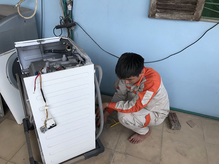 Baotriso1 sửa máy giặt Electrolux bị đứng không chạy uy tín