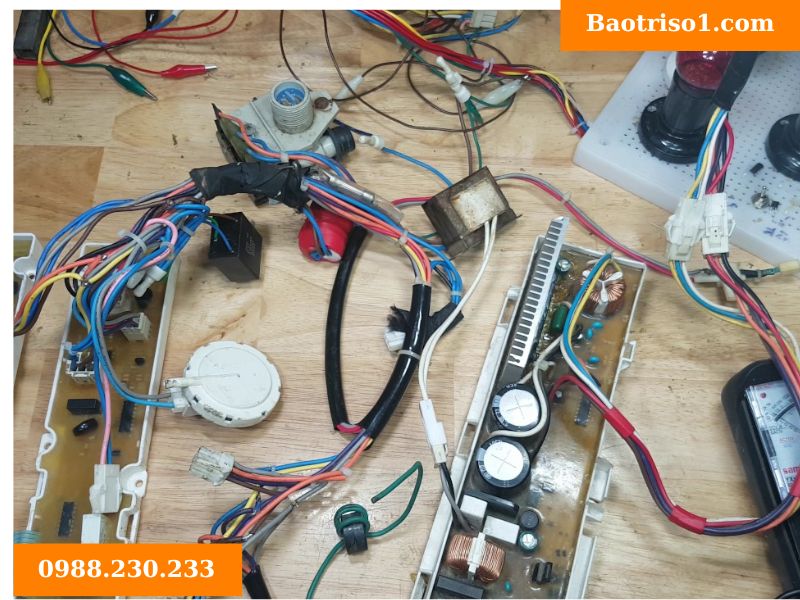 Máy giặt LG báo lỗi E2 do hỏng bo mạch điều khiển