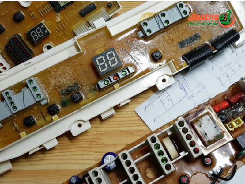 Nguyên nhân và cách sửa máy giặt Aqua báo lỗi E2 đơn giản