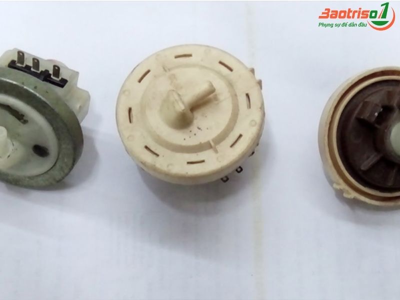 Lỗi tín hiệu từ phao áp suất về bo mạch