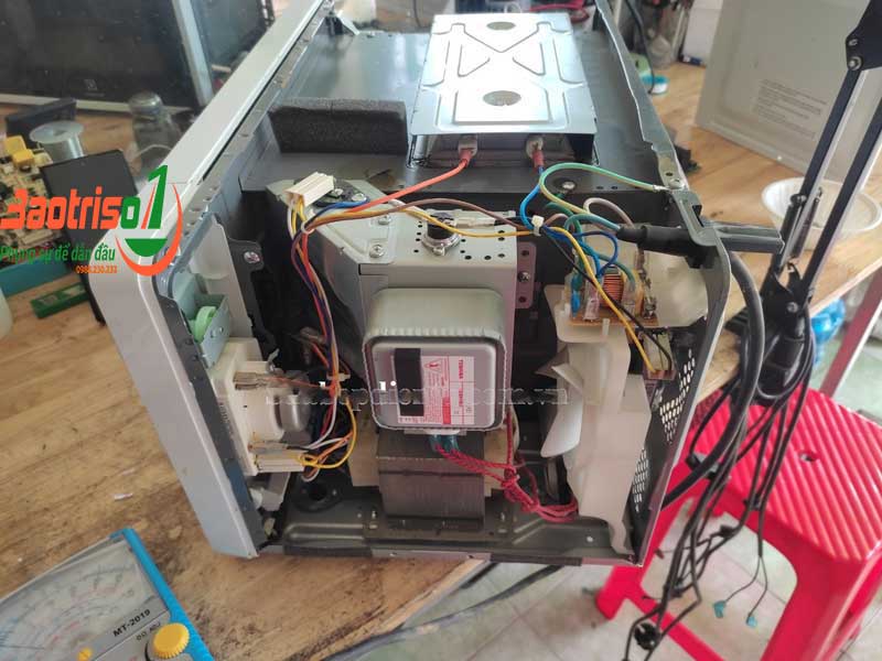 Quy trình sửa lò vi sóng Sharp tại nhà chuẩn từng bước