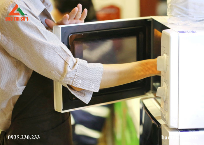 Quy trình sửa chữa lò vi sóng Hitachi​ chuyên nghiệp