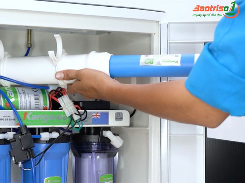 Hướng dẫn thay lõi lọc nước tại nhà của Baotriso1