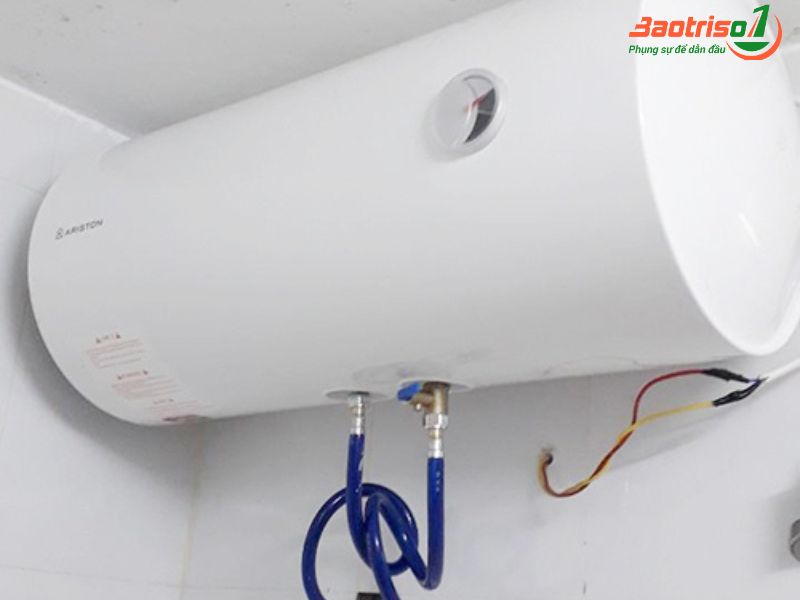 Sửa chữa bình nóng lạnh Ariston tại Hà Nội bỉ rỉ nước