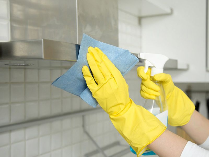 Hướng dẫn cách vệ sinh máy hút mùi Bosch hiệu quả tại nhà 