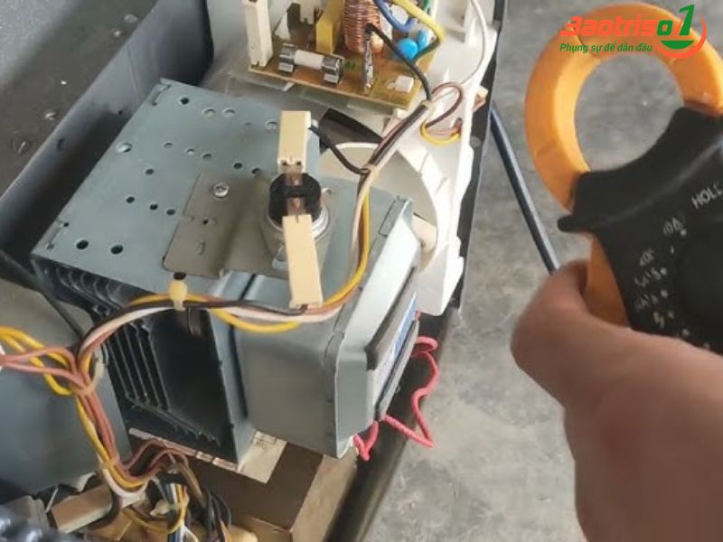 Nguyên nhân và cách sửa lò vi sóng không lên nguồn đơn giản 