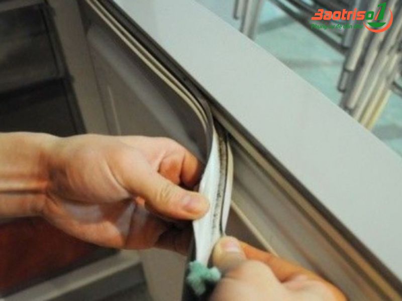 Hướng dẫn cách thay gioăng tủ lạnh tại nhà đơn giản 